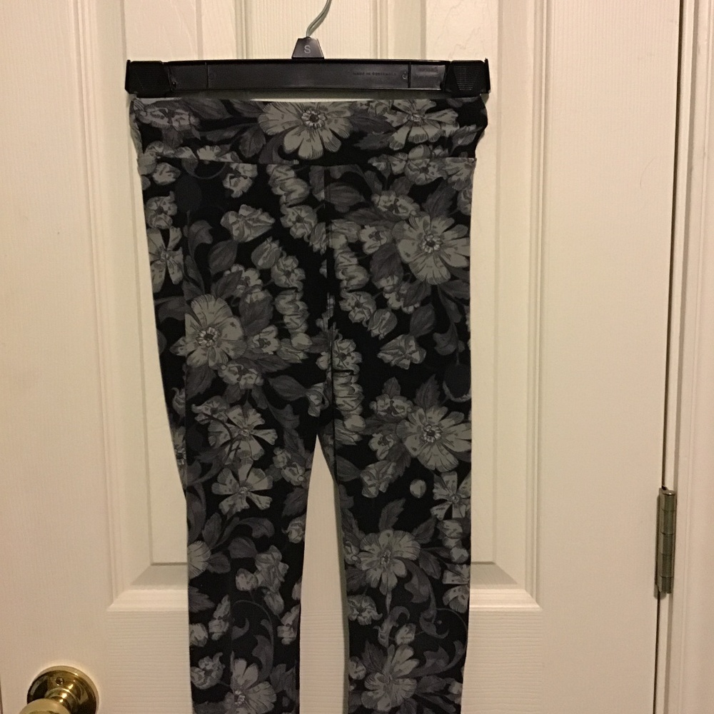 Girls black floral leggings